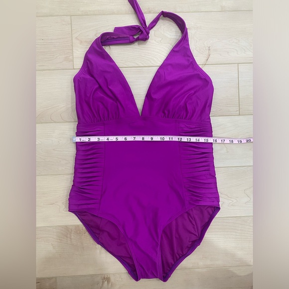 Stunning One Piece WOMENS Bathing Suit - Picture 2 of 6